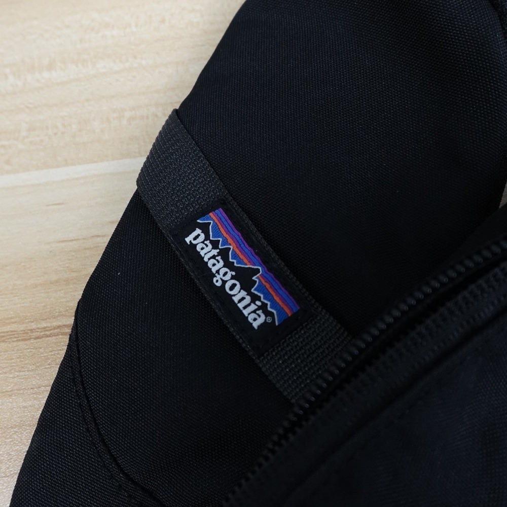 Patagonia Atom 8L Sling Crossbody Bag Black Nylon Adjustable Hiking TacPac 13.5" - Picture 3 of 12